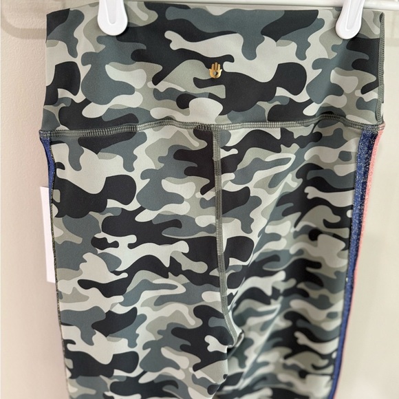 Spiritual Gangster Camo Print Glitter Striped Leggings - Size Medium - NWT - Picture 11 of 13